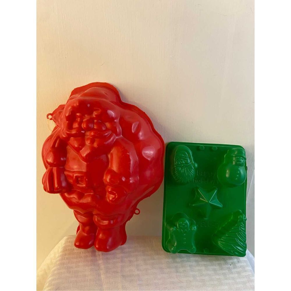 Jello Christmas molds Green and‎ red
